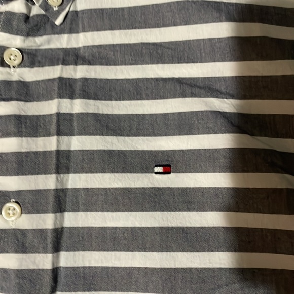 Tommy Hilfiger Short Sleeve Button Up Custom Fit 100% Cotton Shirt - Picture 2 of 4